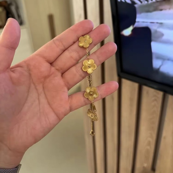 Alhambra Gold Elegant Floral Bracelet - Picture 3 of 8